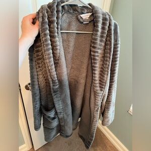 Women’s Grey Fuzzy Robe, size XXL